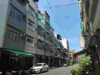 高雄市三民區泰康街49號 